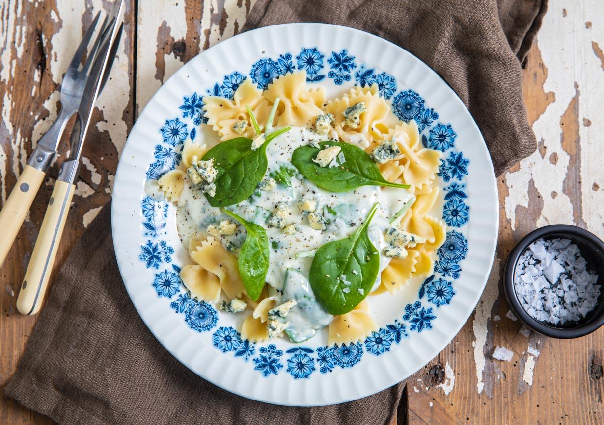 Pasta Med ädelost Och Spenat